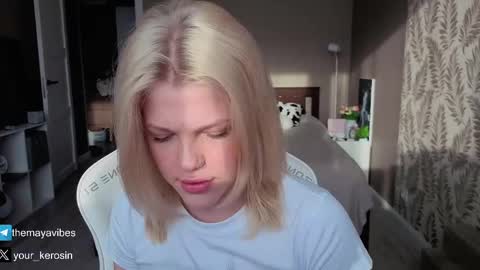 Snapshot of maya_blonde18 chatting on May 18, 2026, 3:35 am Maya online show from May 18, 2026, 3:35 am