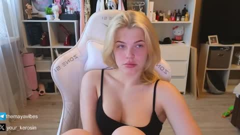 Snapshot of maya_blonde18 chatting on May 29, 2026, 3:15 am Maya online show from May 29, 2026, 3:15 am