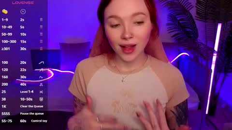 Snapshot of maya_light chatting on November 18, 2025, 8:19 am Maya online show from November 18, 2025, 8:19 am