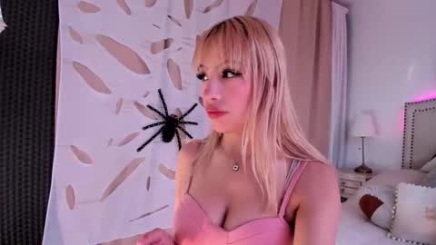 Snapshot of mayajhons chatting on November 3, 2025, 12:28 pm Mayajhons online show from November 3, 2025, 12:28 pm