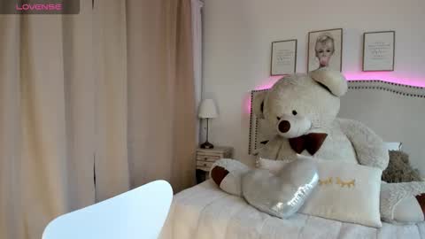 Snapshot of mayajhons chatting on November 12, 2025, 11:54 am Mayajhons online show from November 12, 2025, 11:54 am