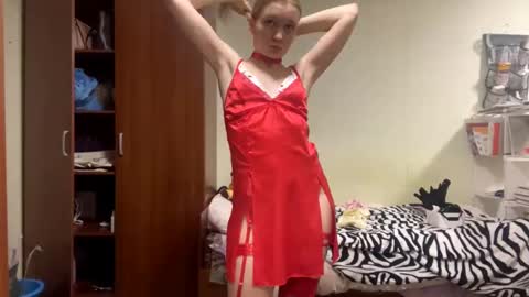 Snapshot of maybelleensminger chatting on October 19, 2025, 12:39 pm Lola online show from October 19, 2025, 12:39 pm