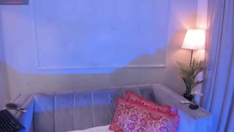 mayevanss online show from October 18, 2025, 3:42 am