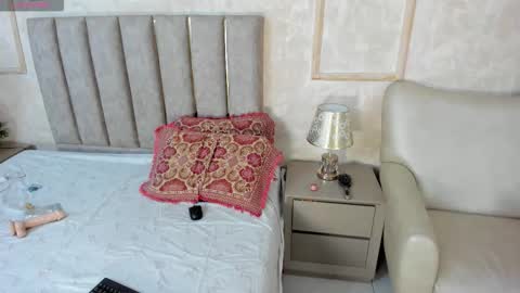 mayevanss online show from November 2, 2025, 7:27 pm