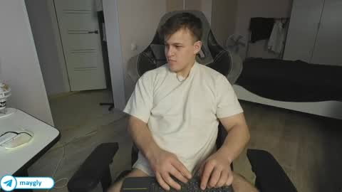 Snapshot of maygly chatting on May 1, 2026, 2:21 pm Slava and Alextatto online show from May 1, 2026, 2:21 pm