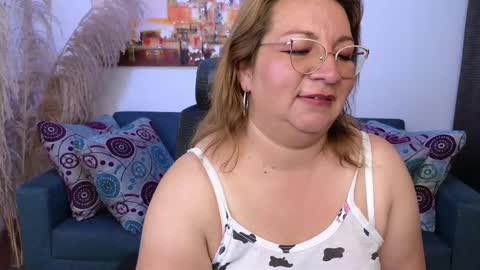 Snapshot of maylinleee chatting on January 23, 2025, 2:02 am Mailyn online show from January 23, 2025, 2:02 am