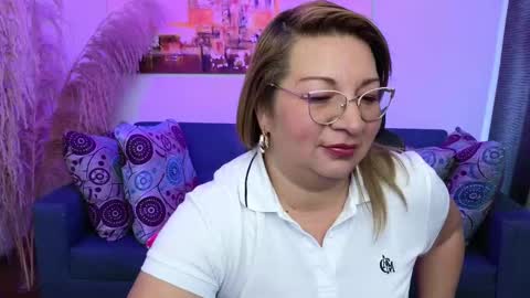 Snapshot of maylinleee chatting on January 25, 2025, 8:10 pm Mailyn online show from January 25, 2025, 8:10 pm