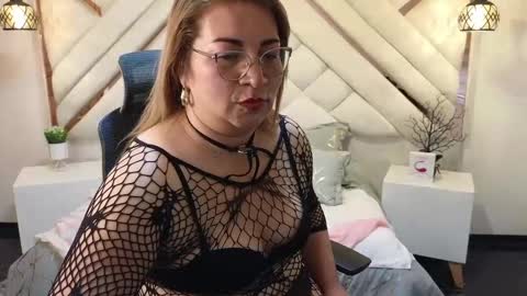 Snapshot of maylinleee chatting on February 17, 2025, 10:47 pm Mailyn online show from February 17, 2025, 10:47 pm