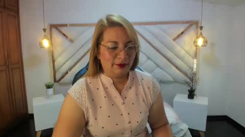 Snapshot of maylinleee chatting on March 8, 2025, 11:48 am Mailyn online show from March 8, 2025, 11:48 am