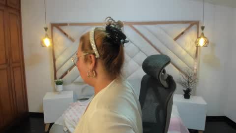 Snapshot of maylinleee chatting on March 10, 2025, 10:13 pm Mailyn online show from March 10, 2025, 10:13 pm