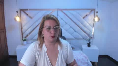 Snapshot of maylinleee chatting on March 11, 2025, 6:08 pm Mailyn online show from March 11, 2025, 6:08 pm