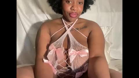 mayluvsu online show from February 15, 2026, 4:42 am