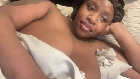 mayluvsu online show from March 18, 2026, 5:43 am