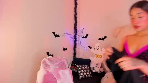 may online show from October 9, 2025, 9:02 pm