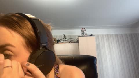 Hello Lisa here   Help me to make 50 thumbs up 333 online show from October 13, 2025, 8:14 am