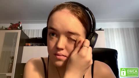 Hello Lisa here   Help me to make 50 thumbs up 333 online show from October 20, 2025, 8:26 am