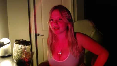Snapshot of mckenziereese chatting on August 10, 2026, 3:43 am mckenziereese online show from August 10, 2026, 3:43 am