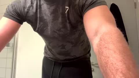 Snapshot of mcr8080 chatting on December 31, 2024, 12:04 pm mcr8080 online show from December 31, 2024, 12:04 pm