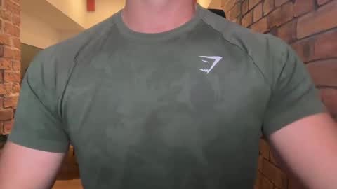 Snapshot of mcr8080 chatting on October 3, 2025, 2:36 pm mcr8080 online show from October 3, 2025, 2:36 pm