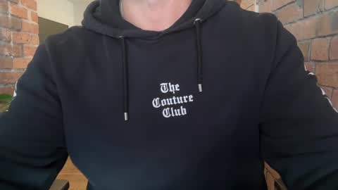 Snapshot of mcr8080 chatting on October 5, 2025, 9:18 am mcr8080 online show from October 5, 2025, 9:18 am