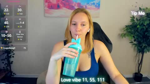 Snapshot of me1issa_bell chatting on May 19, 2026, 1:56 am Melissa online show from May 19, 2026, 1:56 am