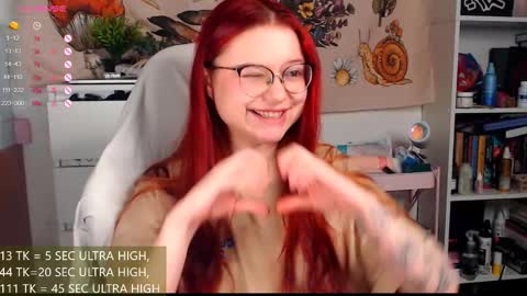 Snapshot of me_hanna chatting on December 15, 2025, 1:32 am Hanna online show from December 15, 2025, 1:32 am