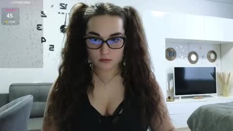 Snapshot of me_lissa_sun chatting on December 10, 2024, 8:51 am Melissa online show from December 10, 2024, 8:51 am