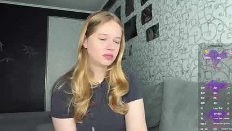 Snapshot of me_michelle chatting on September 9, 2025, 1:05 am Michelle online show from September 9, 2025, 1:05 am