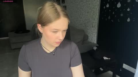 Snapshot of me_michelle chatting on September 11, 2025, 1:39 am Michelle online show from September 11, 2025, 1:39 am