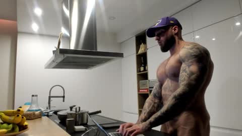 Snapshot of mealphamale chatting on February 19, 2026, 9:22 pm Alpha Male online show from February 19, 2026, 9:22 pm