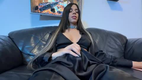   online show from December 22, 2025, 7:55 pm