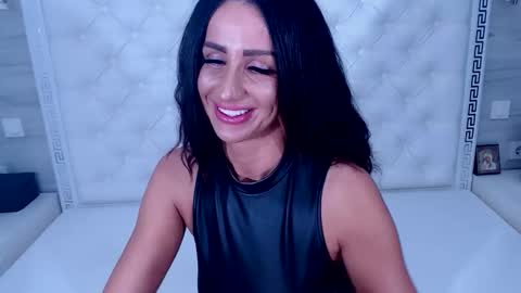 Medeea Bee online show from November 21, 2025, 4:55 am