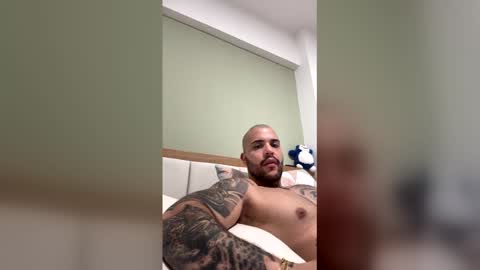 Snapshot of medellindrak chatting on May 11, 2026, 12:27 am filippoae online show from May 11, 2026, 12:27 am