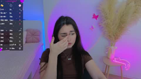 Snapshot of medina_andress chatting on May 3, 2026, 8:04 pm Dina online show from May 3, 2026, 8:04 pm