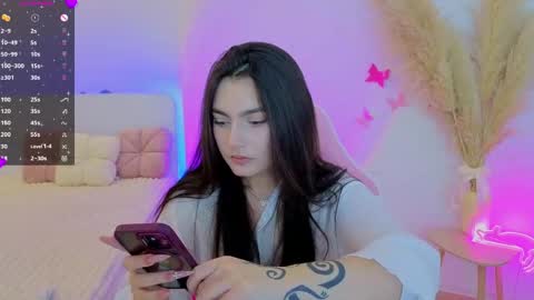 Snapshot of medina_andress chatting on May 12, 2026, 9:01 pm Dina online show from May 12, 2026, 9:01 pm