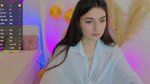Snapshot of medina_andress chatting on May 22, 2026, 9:09 pm Dina online show from May 22, 2026, 9:09 pm