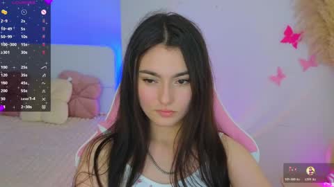 Snapshot of medina_andress chatting on May 25, 2026, 9:10 pm Dina online show from May 25, 2026, 9:10 pm