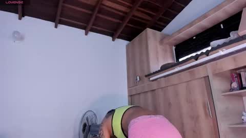 medussa13 online show from November 25, 2025, 1:11 pm