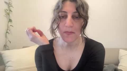 Meena online show from May 1, 2026, 4:22 pm