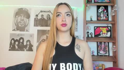 Snapshot of meeowlody chatting on November 18, 2025, 9:19 pm Emily online show from November 18, 2025, 9:19 pm