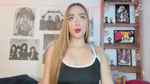 Snapshot of meeowlody chatting on December 15, 2025, 11:31 pm Emily online show from December 15, 2025, 11:31 pm