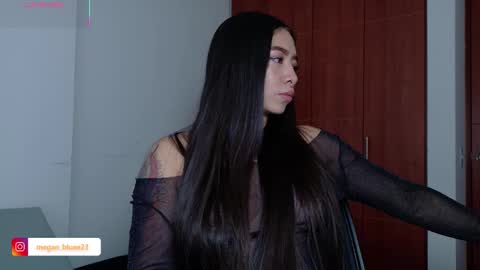 Snapshot of megan_bluee_ chatting on December 18, 2025, 4:35 pm Megan Bluee online show from December 18, 2025, 4:35 pm