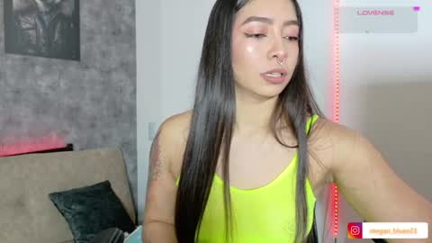 Snapshot of megan_bluee_ chatting on July 10, 2026, 7:38 pm Megan Bluee online show from July 10, 2026, 7:38 pm
