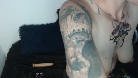 Snapshot of megan_coop3r_ chatting on September 18, 2025, 2:02 am Megan and sophi online show from September 18, 2025, 2:02 am