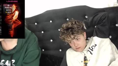 Snapshot of megan_coop3r_ chatting on November 19, 2025, 3:28 am Megan and sophi online show from November 19, 2025, 3:28 am