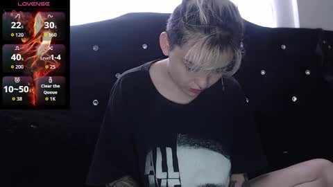 Snapshot of megan_coop3r_ chatting on November 21, 2025, 5:33 pm Megan and sophi online show from November 21, 2025, 5:33 pm