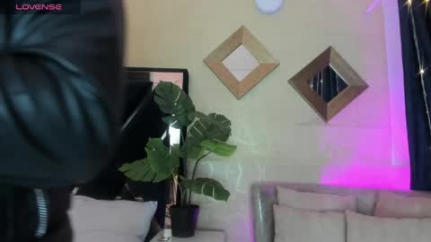     online show from April 16, 2026, 11:33 am