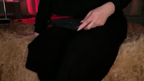     online show from December 4, 2025, 12:14 pm