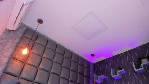 Snapshot of megan_woll chatting on December 2, 2025, 8:15 pm Megan online show from December 2, 2025, 8:15 pm