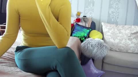 Nicki--------- Welcome to my Room online show from February 18, 2025, 7:32 am